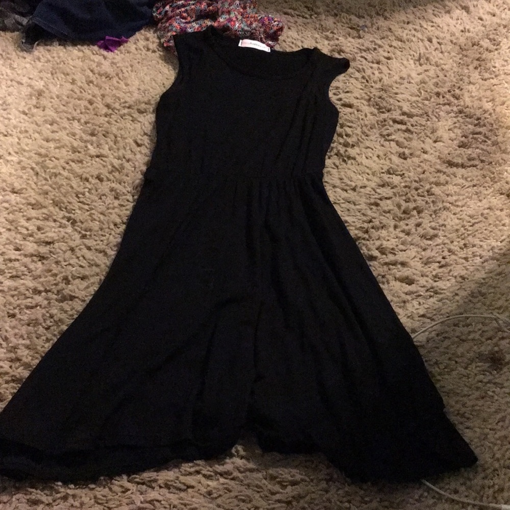 WANT A NICE MID-LANGTH DRESS FOR THIS SEASON?